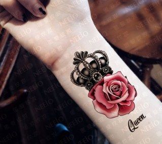 tatuaje de corona para brazo elegante